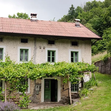 Nyaraló Hidden Valley House - A Rustic Retreat *