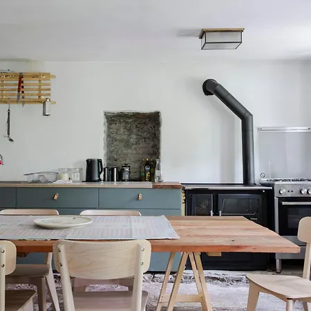 Ferienhaus Hidden Valley House - A Rustic Retreat *